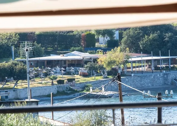 180 Seaview Apartment