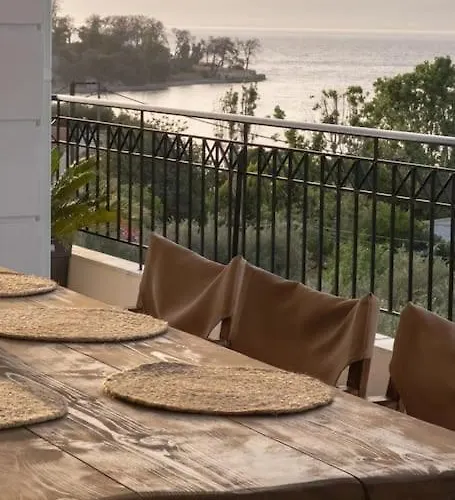 180 Seaview Apartment